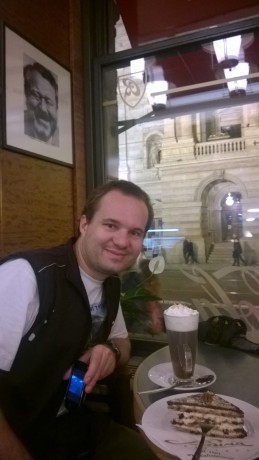 V kavárně Slávia