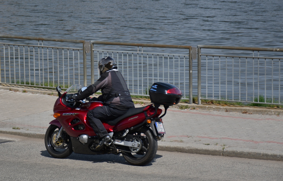 Moto77